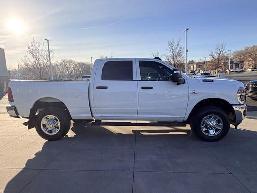 2026 RAM 2500 Tradesman Crew Cab 4x4 6'4' Box