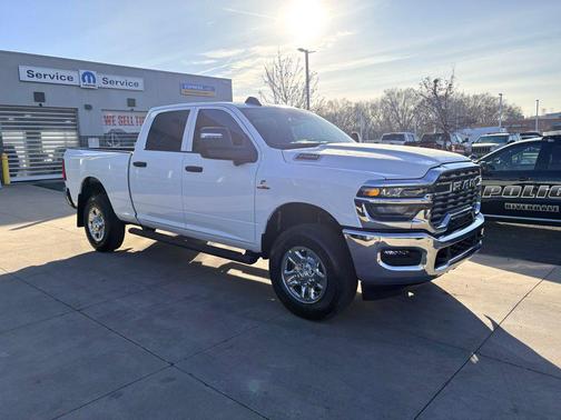 2026 RAM 2500 Tradesman Crew Cab 4x4 6'4' Box