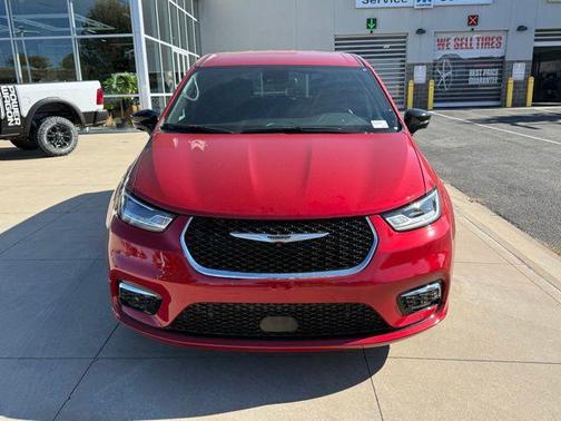 2026 Chrysler Pacifica L