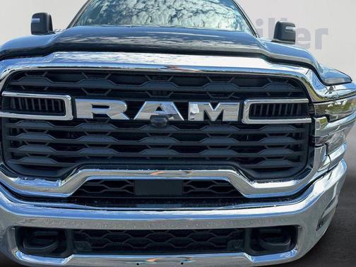 2025 RAM 2500 Tradesman Crew Cab 4x4 6'4' Box