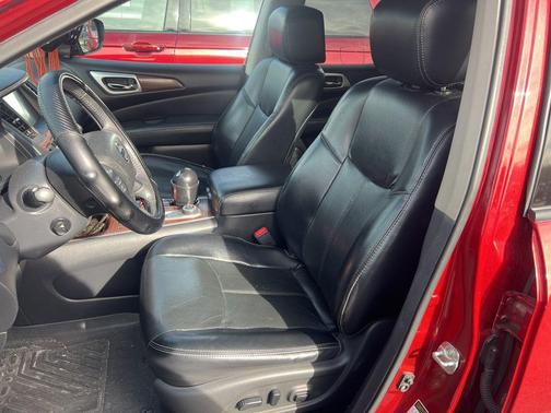 2017 Nissan Pathfinder Platinum