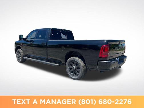 Diamond Black Crystal Pearlcoat 2026 RAM 3500 Laramie Crew Cab 4x4 8' Box