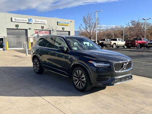 2021 Volvo XC90 T5 Momentum