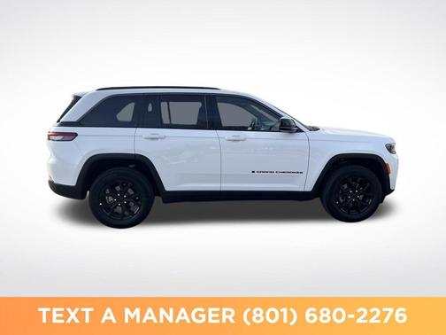 Bright White Clearcoat 2026 Jeep Grand Cherokee Altitude