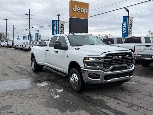 2026 RAM 3500 Tradesman Crew Cab 4x4 8' Box
