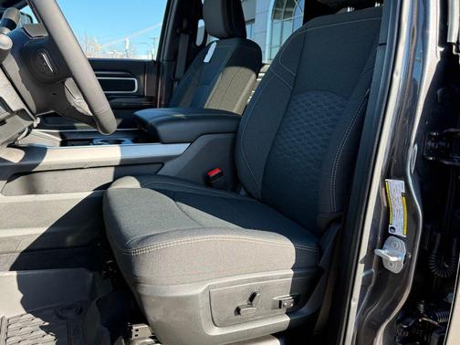 2025 RAM 3500 Big Horn Crew Cab 4x4 8' Box