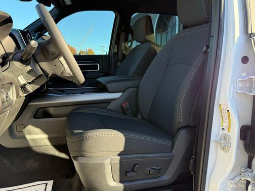 2025 RAM 2500 Big Horn Crew Cab 4x4 6'4' Box