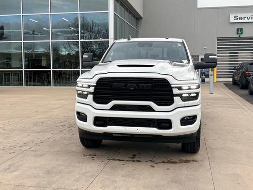 2026 RAM 3500 Laramie Crew Cab 4x4 8' Box