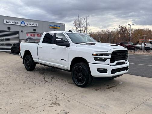 2026 RAM 3500 Laramie Crew Cab 4x4 8' Box