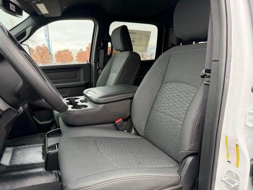 2026 RAM 2500 Tradesman Crew Cab 4x4 6'4' Box