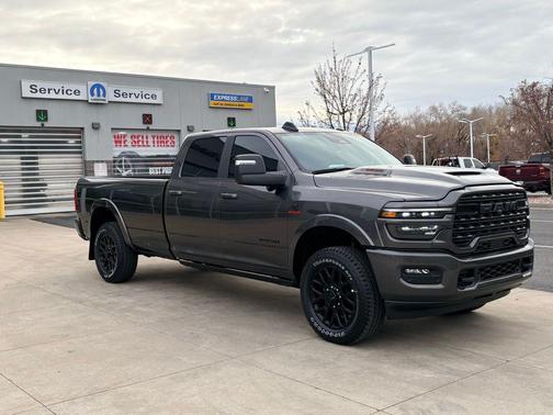 2026 RAM 3500 Limited Crew Cab 4x4 8' Box