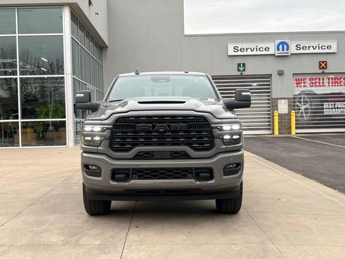 2026 RAM 3500 Limited Crew Cab 4x4 8' Box