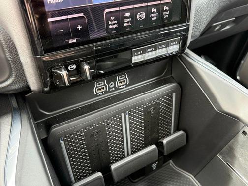 2025 RAM 2500 Laramie Crew Cab 4x4 6'4' Box