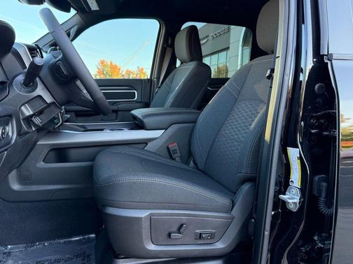 2025 RAM 2500 Big Horn Crew Cab 4x4 6'4' Box