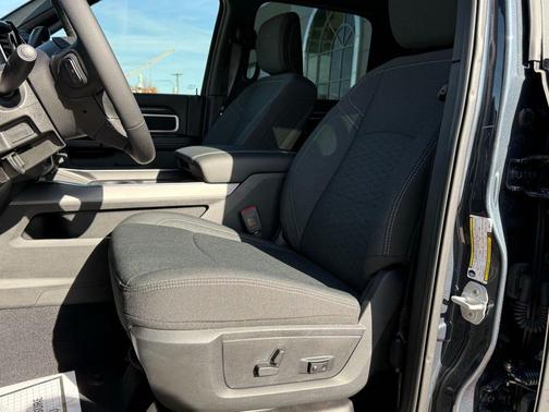 2025 RAM 2500 Big Horn Crew Cab 4x4 6'4' Box