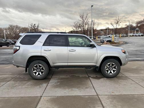 2024 Toyota 4Runner TRD Off Road