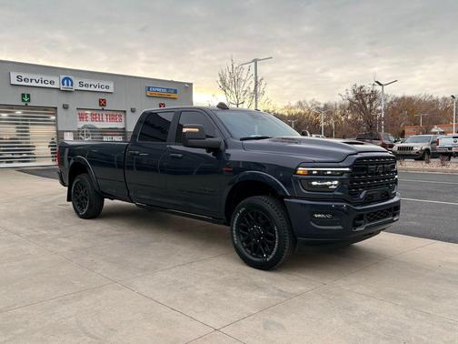 2026 RAM 3500 Limited Crew Cab 4x4 8' Box