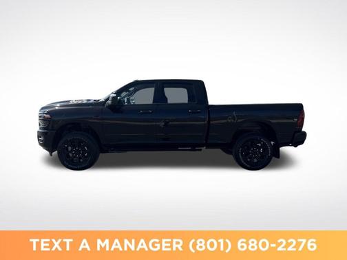 Diamond Black Crystal Pearlcoat 2026 RAM 3500 Laramie Crew Cab 4x4 6'4' Box