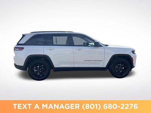 Bright White Clearcoat 2026 Jeep Grand Cherokee Altitude