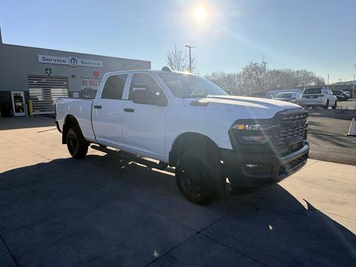 2026 RAM 2500 Tradesman Crew Cab 4x4 6'4' Box