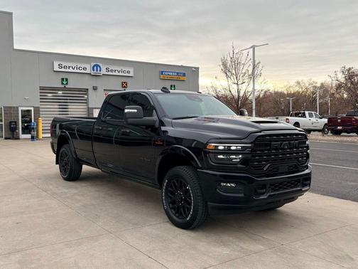 2026 RAM 3500 Limited Crew Cab 4x4 8' Box