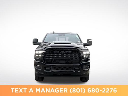 Diamond Black Crystal Pearlcoat 2026 RAM 3500 Limited Crew Cab 4x4 8' Box