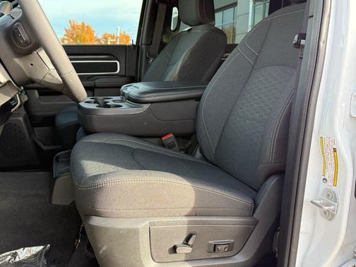 2025 RAM 2500 Big Horn Crew Cab 4x4 6'4' Box