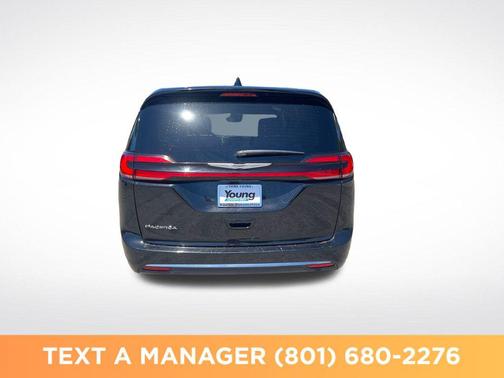 Diamond Black Crystal Pearlcoat 2025 Chrysler Pacifica L