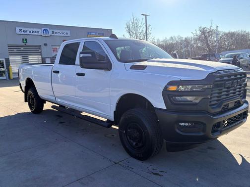 2026 RAM 2500 Tradesman Crew Cab 4x4 8' Box