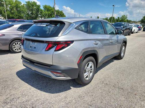 2025 Hyundai TUCSON SE