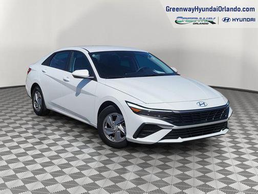 2024 Hyundai ELANTRA SE