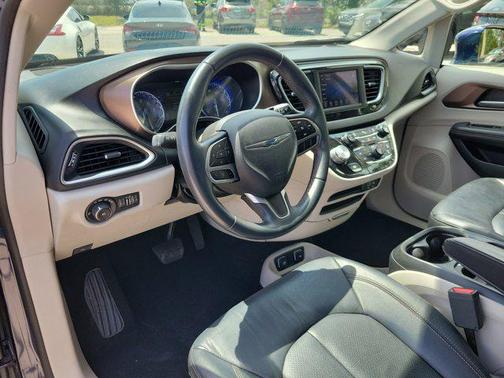 2018 Chrysler Pacifica Touring-L
