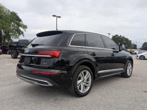Mythos Black Metallic 2022 Audi Q7 55 Premium Plus