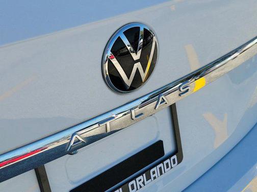 2022 Volkswagen Atlas 3.6L SE w/Technology