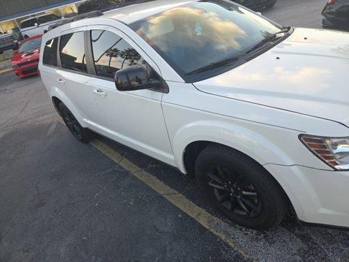 Vice White 2019 Dodge Journey SE