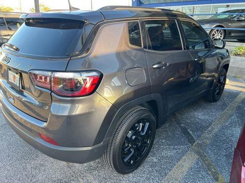 Granite Crystal Metallic Clearcoat 2023 Jeep Compass Latitude