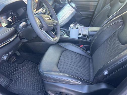 Granite Crystal Metallic Clearcoat 2023 Jeep Compass Latitude