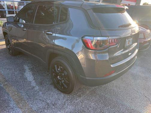 Granite Crystal Metallic Clearcoat 2023 Jeep Compass Latitude