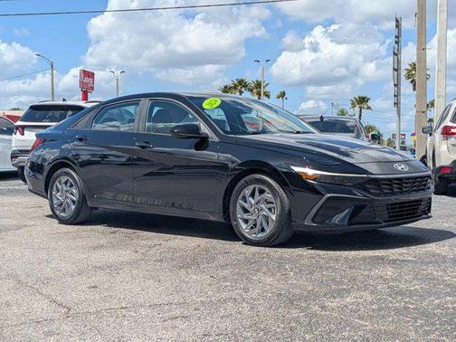 2024 Hyundai ELANTRA SEL