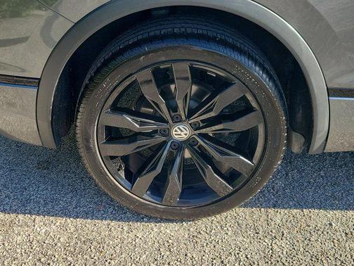 2020 Volkswagen Tiguan 2.0T SE R-Line Black