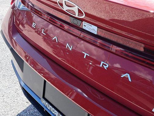 2025 Hyundai ELANTRA Limited