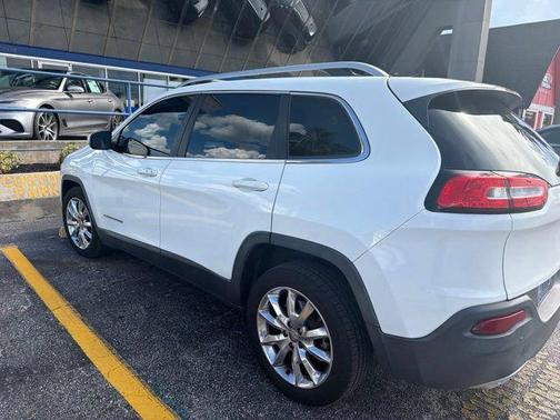 Bright White Clearcoat 2016 Jeep Cherokee Limited