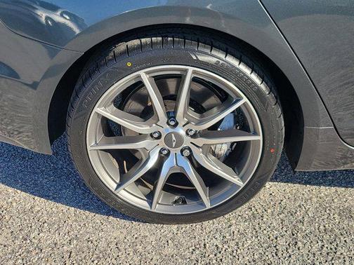 2019 Genesis G70 3.3T Design