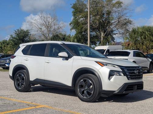 Everest White Pearl 2025 Nissan Rogue SV