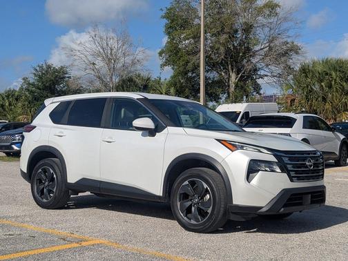 Everest White Pearl 2025 Nissan Rogue SV