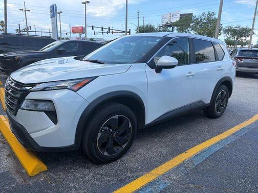 Everest White Pearl 2025 Nissan Rogue SV