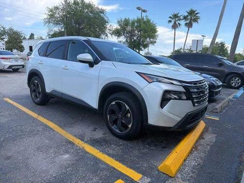 Everest White Pearl 2025 Nissan Rogue SV