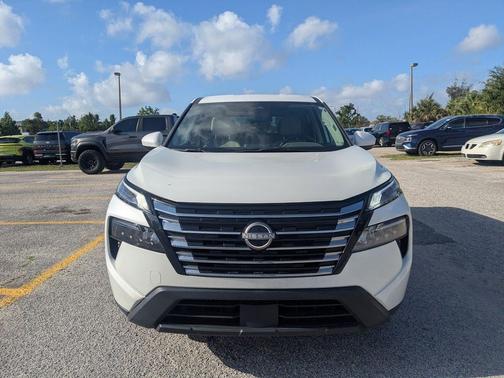 Everest White Pearl 2025 Nissan Rogue SV