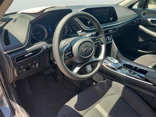2022 Hyundai SONATA SE