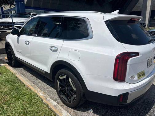 Glacial White Pearl 2024 Kia Telluride S